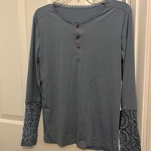 Women’s long sleeve top